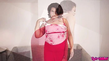 BBW siren masturbates in heels and lingerie