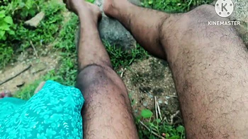 Aunty Doing Hand Fuck In The Jungle