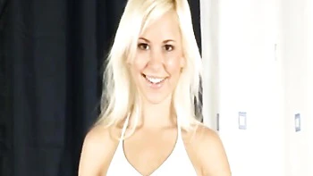 Watch bouncy Lola Myluv's video