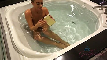 Jill Kassidy’s Vegas Date - Blonde Amateur POV