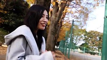 色気漂う美人妻がキスから積極的に男の乳首舐めやフェラをする淫乱痴女前戯