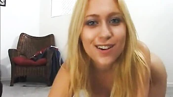 Watch marvelous kitten's scene