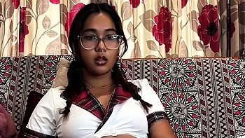 Petite Mia In Petite Desi Mia Z Reacts To Hentai Gts Viper