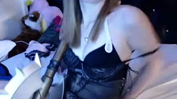 Model plays on bed: Amateur, Fansly  Cam Porn