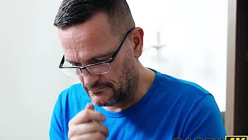 Caught cheating: Son's blonde girlfriend jerks off