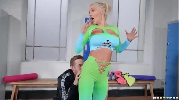 Stretching Out Siennas Ass - Sienna Day / Brazzers  / stream full from www.brazzers.promo/danny