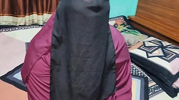 Bangladeshi Girl Gives Blowjob and Hardcore Sex