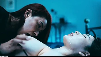 Rae Lil Black's rough lesbian pussy licking and scissoring