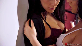 Sapphic Afternoon: Facesitting and Kissing