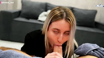 Sneaky stepsister gives perfect blowjob on vacation
