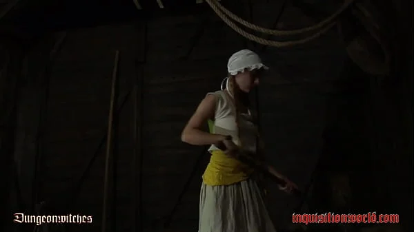 Blonde Zopf-Magd wird von alten Herren streng gezüchtigt (TRAILER)