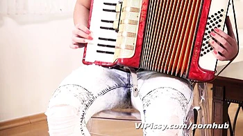 Denis Reed pisses on pussy for VIPissy