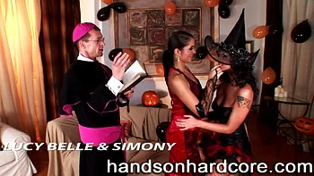 Hungarian & Romanian Brunettes’ Anal & Deepthroat Threesome
