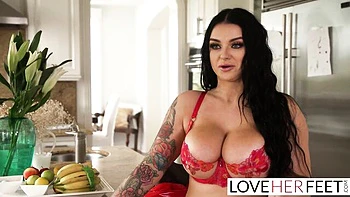 Payton Preslee's Sexy Feet Footjob