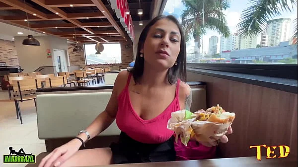 Saindo do Burger King para fuder no Drive thru - Aline Chaveirinho