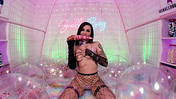 Luna Lovely’s hardcore anal ride with vibrator blowjob