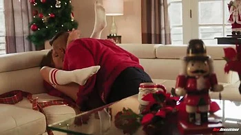 Teen Avery Cristy Gets Step Dad’s Big Cock Holiday Facial