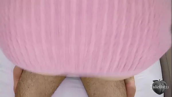 Branquinha rabuda mostrando que sabe sentar gostoso em um pau grande