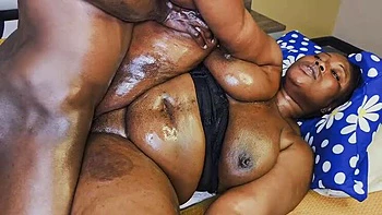 Black Granny Squirts on Huge BBC - Amateur Hardcore Sex