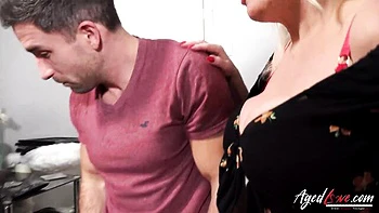 Mature Wendy's Hot Mom Sex Session