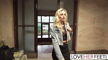 Leanne Lace Gets Footjob from Thomas Stone