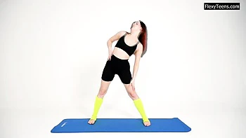 Naked Russian gymnast spreads legs and splits