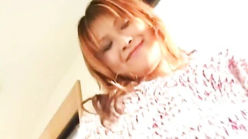 Cute amateur babe jerks off solo