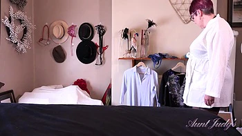 Curvy Wife Layla Wants You to Pick Her Outfit