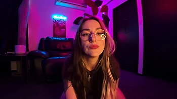 Amateur babe flashing ass and tits on cam