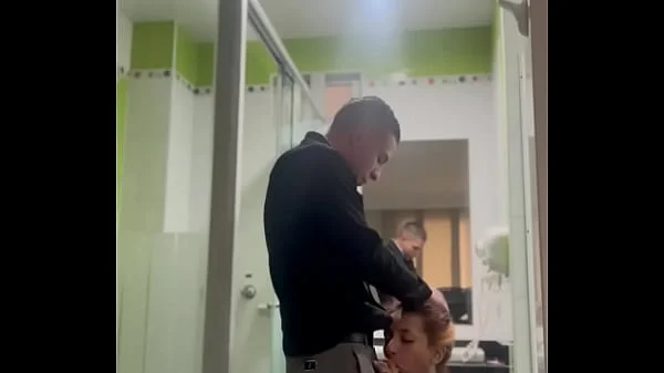 Me follo a la esposa de mi jefe, casi nos descubre