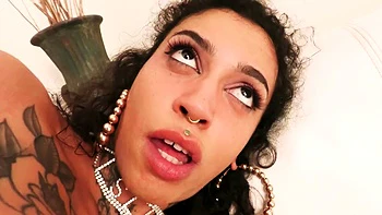 Ebony Beauty Ravyn Alexa Takes It Deep in Her Tight Ass