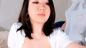 Close up MILF masturbation