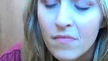 Close up MILF masturbation