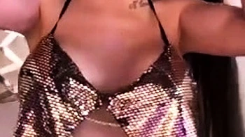 Cute amateur webcam teen girl toying pussy on webcam